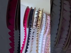 फूलों की दुकान पैकेजिंग वेलेंटाइन डे लव रिबन फेस्टिवल केक की दुकान पैकेजिंग हेडवियर रिबन एसेस