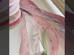 गुलाबी बैंगनी रिबन