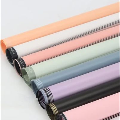 अच्छी कीमत उपहार के लिए 57*57CM स्ट्रिप्ड गोल्ड बॉर्डर पैकेजिंग पेपर ऑनलाइन