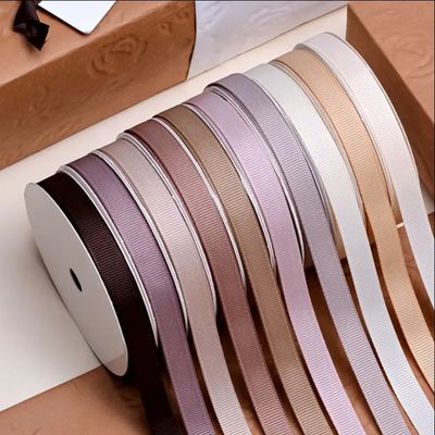 अच्छी कीमत यामा रिबन स्टॉक क्लासिक हल्के भूरे रंग की चॉकलेट ग्रॉसग्रेन रिबन रोल उपहार बॉक्स के लिए warp के लिए ऑनलाइन