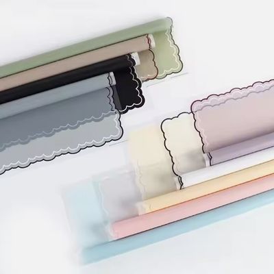 खरीदें फ्रिज्ड फ्लावर रैपिंग पेपर विथ वेवली लाइन्स गिफ्ट पैकेजिंग वाटरप्रूफ गिफ्ट रैपिंग ऑनलाइन निर्माण