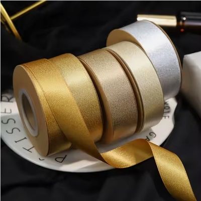 अच्छी कीमत उच्च दृढ़ता वाले पॉलिएस्टर साटन रिबन उपहार बॉक्स पैकिंग कस्टम मुद्रित लोगो चमक ऑनलाइन