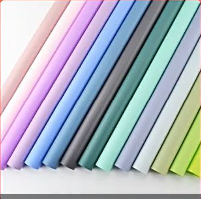 खरीदें फूल पैकेजिंग समाधान ठोस प्लास्टिक सेलोफैन लिपटे के साथ जलरोधक कागज शीट ऑनलाइन निर्माण