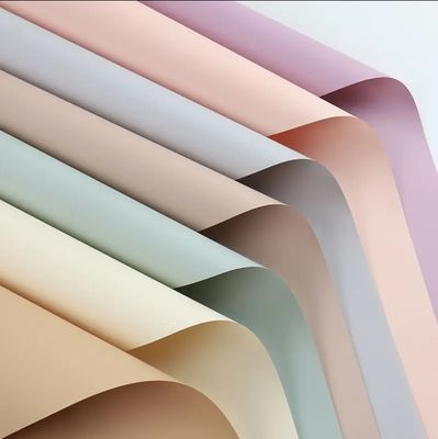 खरीदें पारदर्शी जलरोधक फूल गुलदस्ता लपेटने का कागज अनुकूलित कोरियाई पैकेजिंग ऑनलाइन निर्माण