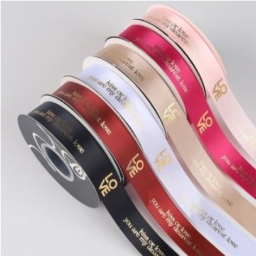 अच्छी कीमत अंग्रेजी पॉलिएस्टर रिबन फूल पैकेजिंग DIY गुलदस्ता सजावट के लिए रिबन 2.5 सेमी प्यार स्वर्ण मुद्रांकन ऑनलाइन