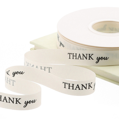 खरीदें थोक पॉलिएस्टर कपास चावल सफेद अंग्रेजी रिबन फूल पैकेजिंग रिबन अंग्रेजी रिबन फूल की दुकान गुलदस्ता पॉलिएस्टर रिबन ऑनलाइन निर्माण