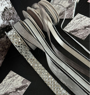 खरीदें क़िक्सी ब्लैक सिल्वर सीरीज़ रिबन फ्लावर गुलदस्ता 1.6 सेमी पॉलिएस्टर DIY हस्तनिर्मित फूलों की सामग्री के लिए बिल्कुल सही ऑनलाइन निर्माण