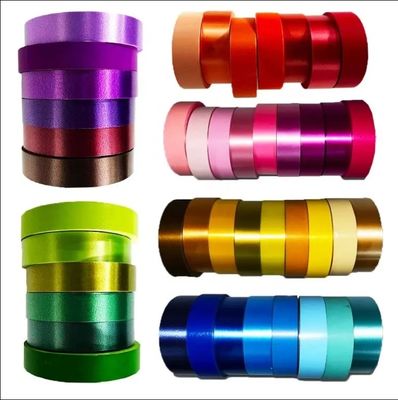 अच्छी कीमत क्रिसमस पार्टी रैपिंग के लिए उच्च दृढ़ता सजावट पॉली पीपी पॉलीप्रोपाइलीन उपहार रिबन ऑनलाइन