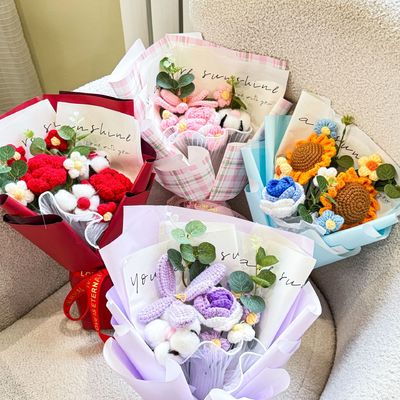 अच्छी कीमत 520 मातृ दिवस गुलदस्ता ऊनी बुना हुआ स्नातक के मौसम के लिए हस्तनिर्मित फूल ऑनलाइन