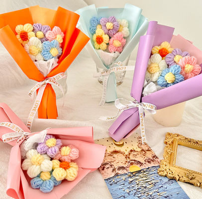 अच्छी कीमत जन्मदिन की सरप्राइज के लिए हाथ से बना हुआ मिनी यार्न गुलदस्ता ऑनलाइन