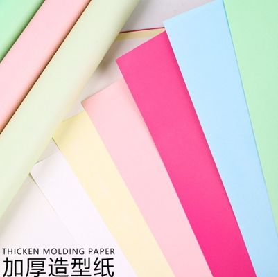 अच्छी कीमत फेंगहुआ कलात्मक आकार का कागज फूल पैकेजिंग कागज, मोटा 157g गाय के चमड़े की सामग्री फूल की दुकान फूल पैकेजिंग सामग्री ऑनलाइन