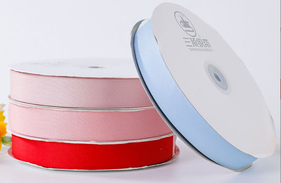 अच्छी कीमत निर्माता के तीन शीर्ष बुना रिबन नाजुक पॉलिएस्टर कपास ठोस रंग मैट कपास रिबन नरम 2 सेमी रंग फूल पैकेजिंग रिबन ऑनलाइन