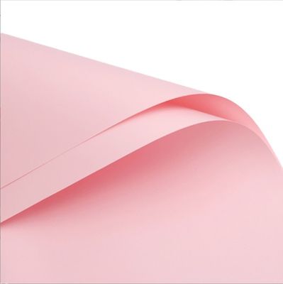 अच्छी कीमत वाटरप्रूफ वाया पेपर फॉर ब्लैक पाउडर गुलदस्ता श्रृंखला ताजा फूल गुलदस्ता पैकेजिंग 58*58 सेमी कई रंग ऑनलाइन