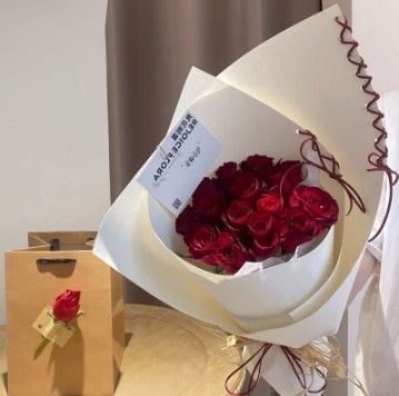 अच्छी कीमत 57*57 सेमी क्राफ्ट पेपर इंटरनेट सेलिब्रिटी बैले स्टाइल DIY फूलों का लपेटने का कागज ऑनलाइन