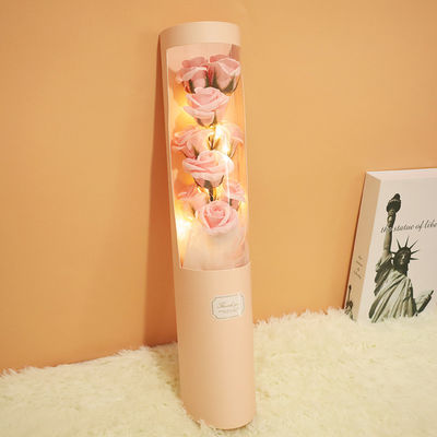 अच्छी कीमत वेलेंटाइन डे पर अपनी प्रेमिका और सबसे अच्छी दोस्त के लिए रचनात्मक उपहार, जैसे साबुन के गुलदस्ते, कृत्रिम गुलाब उपहार बॉक्स और गले लगाने के बाल्टी, निर्माता से थोक बिक्री के लिए उपलब्ध हैं। ऑनलाइन